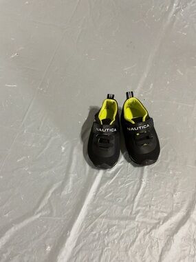 Nautica Kids Black Sneakers with Neon Lime Interior 1002